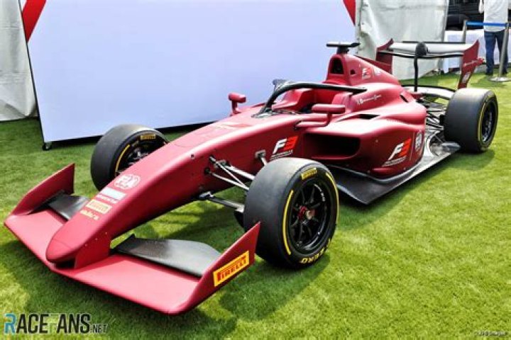 How fast do F3 cars go?