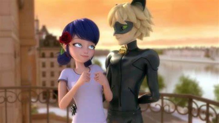 What episode does Cat Noir Kiss Marinette?