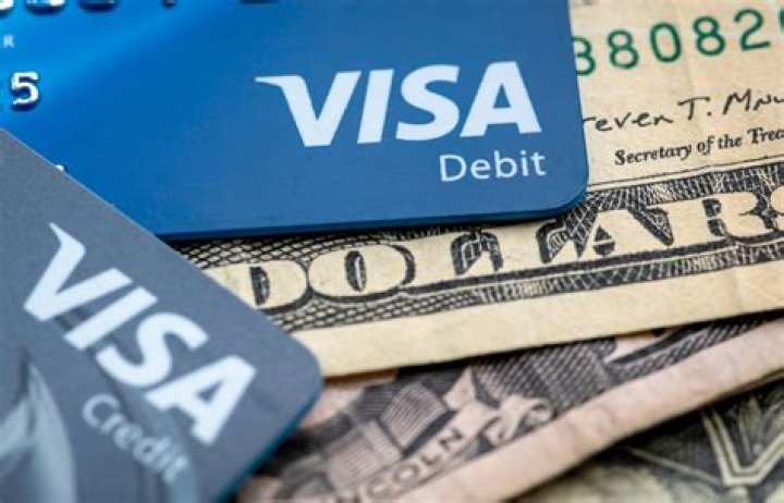 Which is better a credit or debit card?