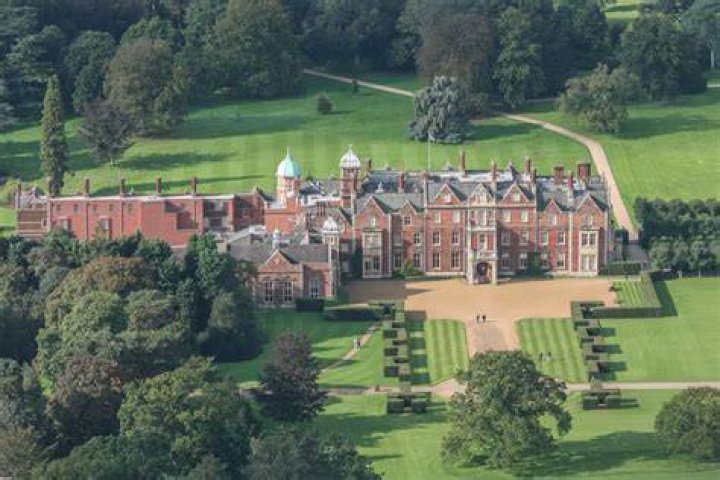 Who owns Sandringham House?